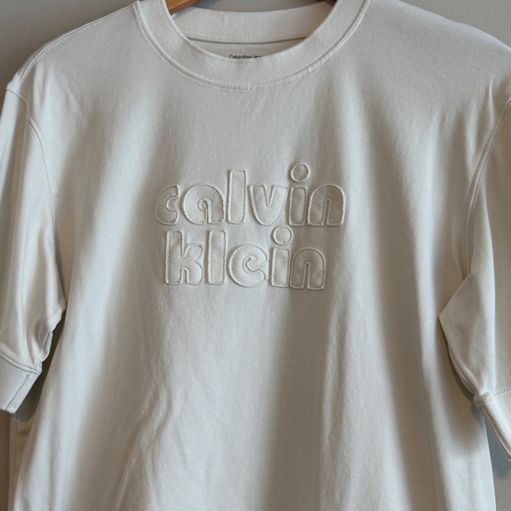 Calvin Klein | Embossed Logo Short Sleeve Sweatshirt Tee | Cream | Size S - Picture 4 of 16